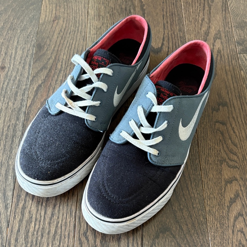 Nike Men's Black and Blue Sneakers